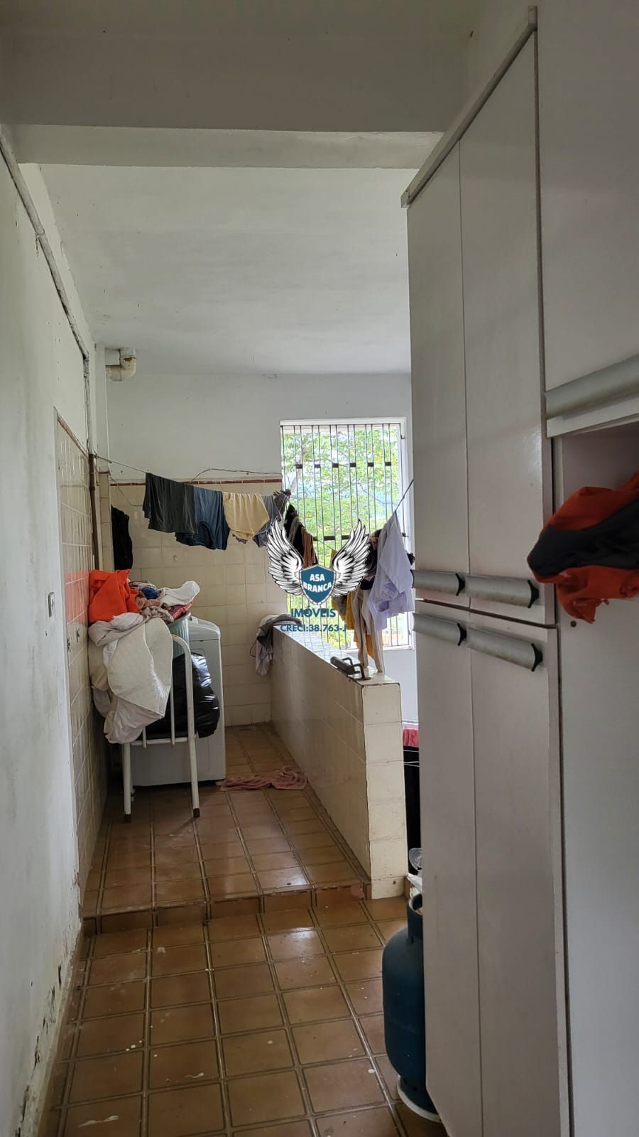 Sobrado com 03 dormitórios, sendo 02 suites e 02 vagas de garagem