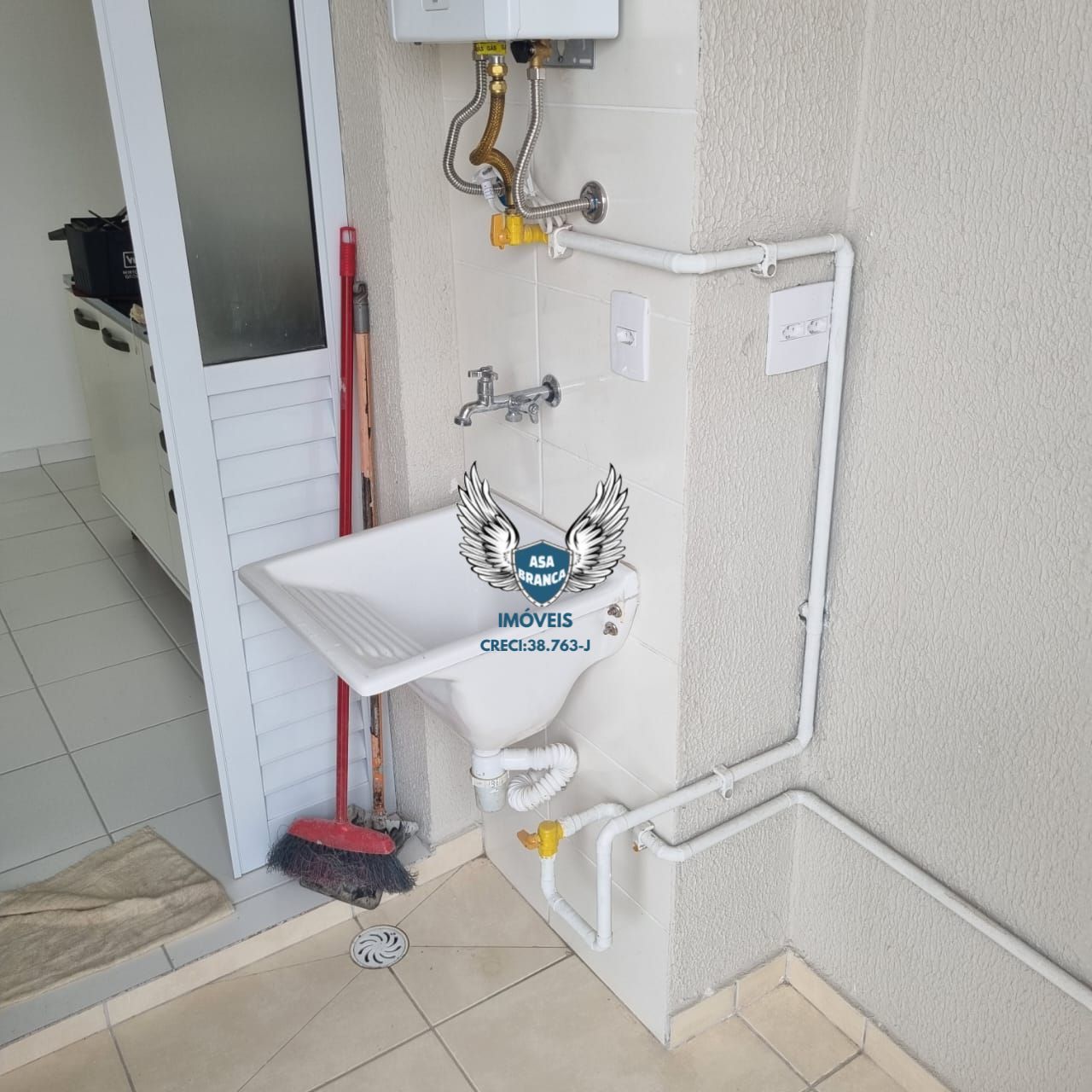 Apartamento na vila guaca com 02 dormitórios e 01 vaga de garagem para venda ou