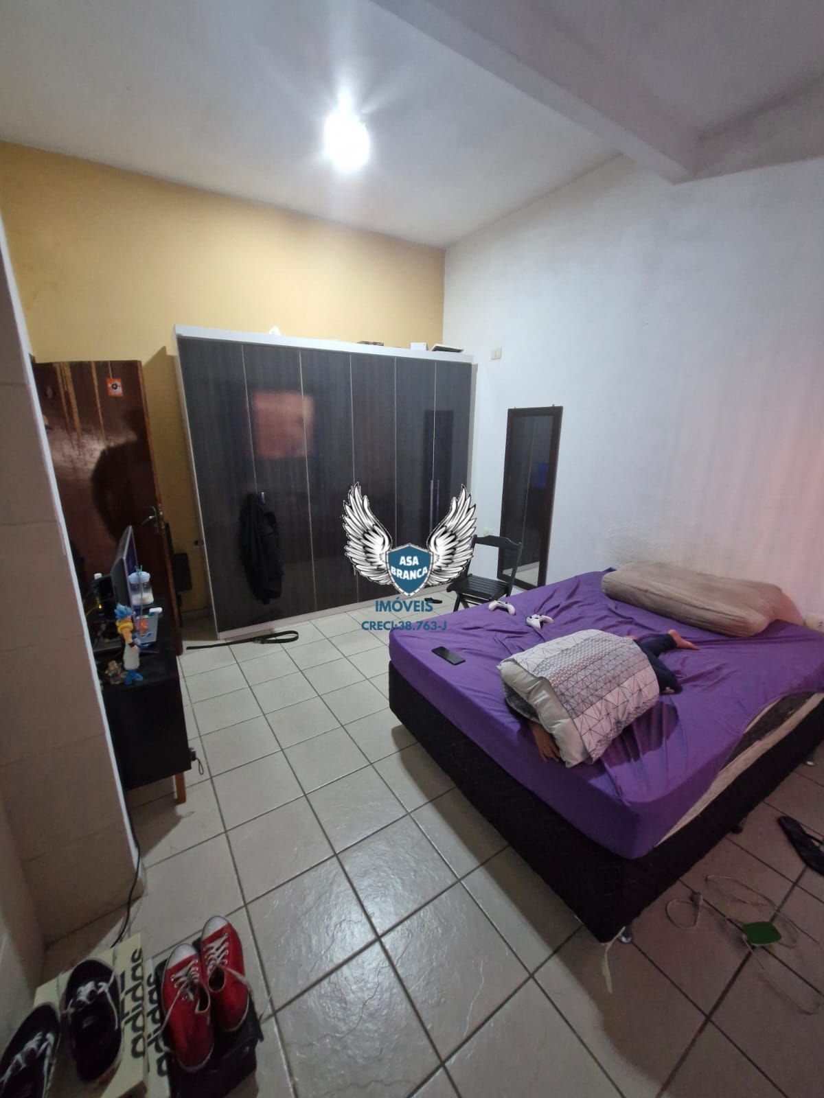 Sobrado no jaraguá com 03 dormitórios e 02 vagas de garagem
