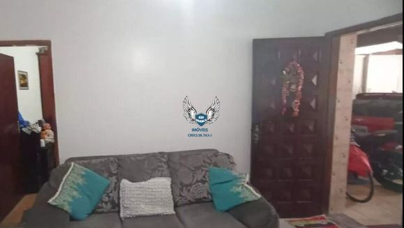 Casa térrea, com com 04 dormitórios e 03 vagas de garagem e uma edícula