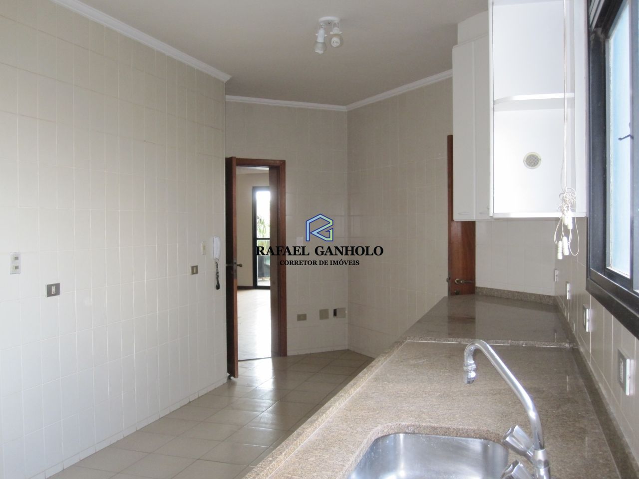 Apartamento à venda com 4 quartos, 221m² - Foto 4