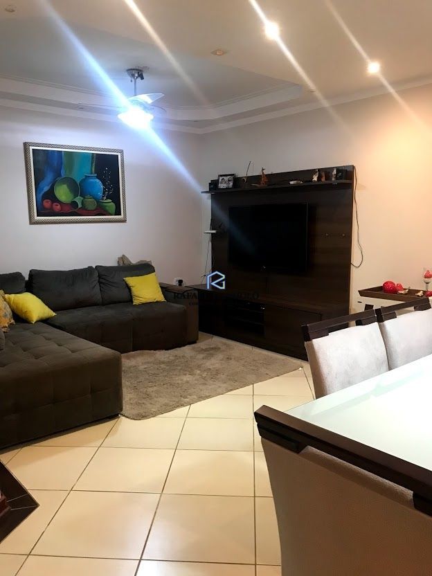 Casa à venda com 2 quartos, 120m² - Foto 2