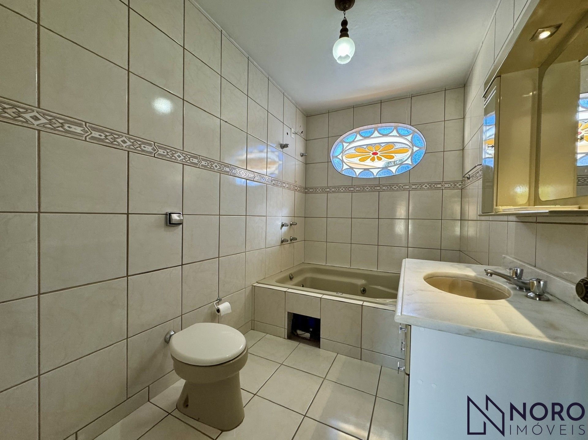 Casa espaçosa com 3 dormitórios, 1 suíte, piscina para locação no João Goulart