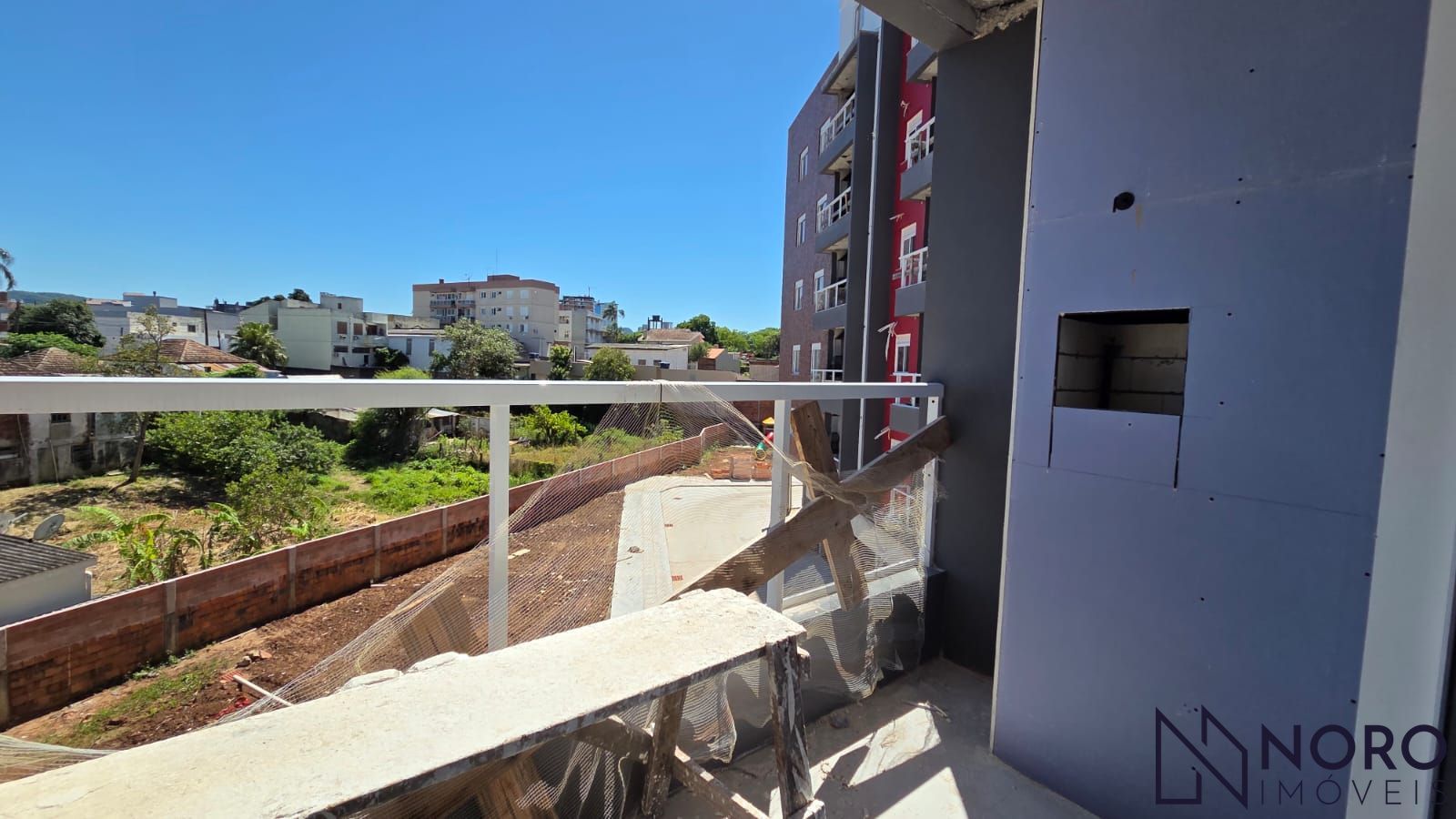 Apartamento 3 dormitórios (1 suíte) com sacada e garagem – Vithória do Sol