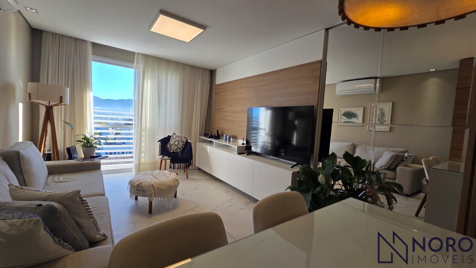 Apartamento Central Mobiliado 2 Dormitórios, Suíte 2 Vagas Garagem à Venda Próxi