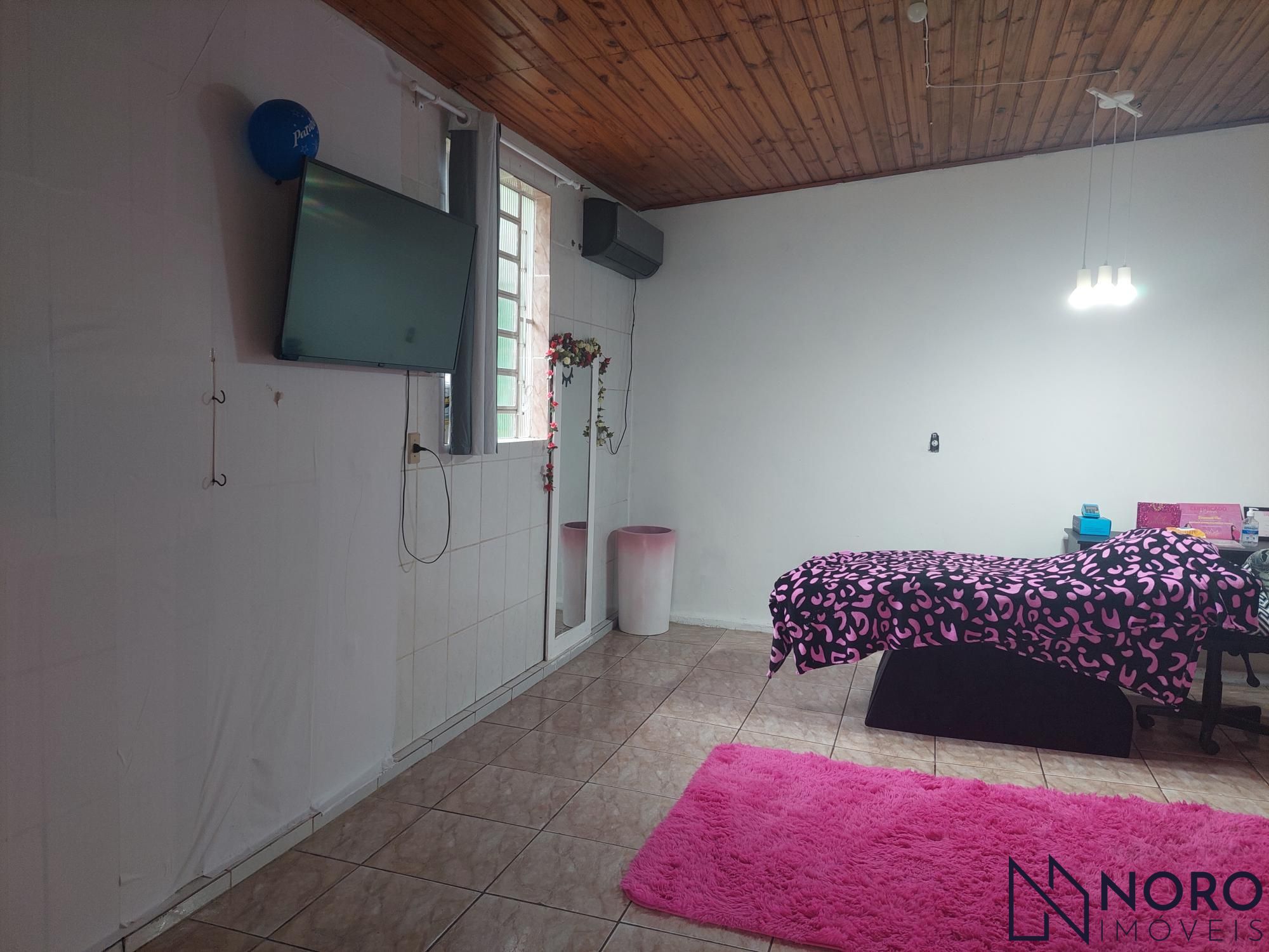 Casa mista com 3 dormitórios e 3 vagas de garagem na manoel ribas