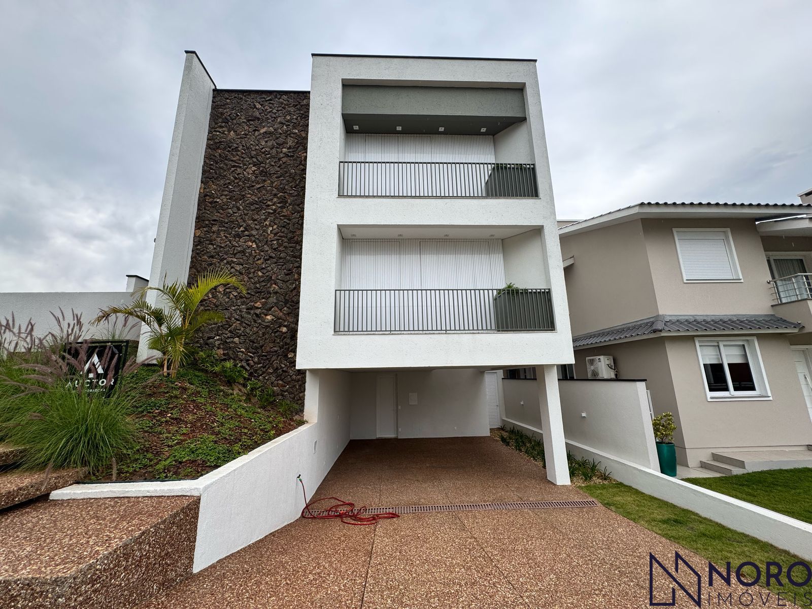 Casa em condomínio à venda  no Tomazetti - Santa Maria, RS. Imóveis