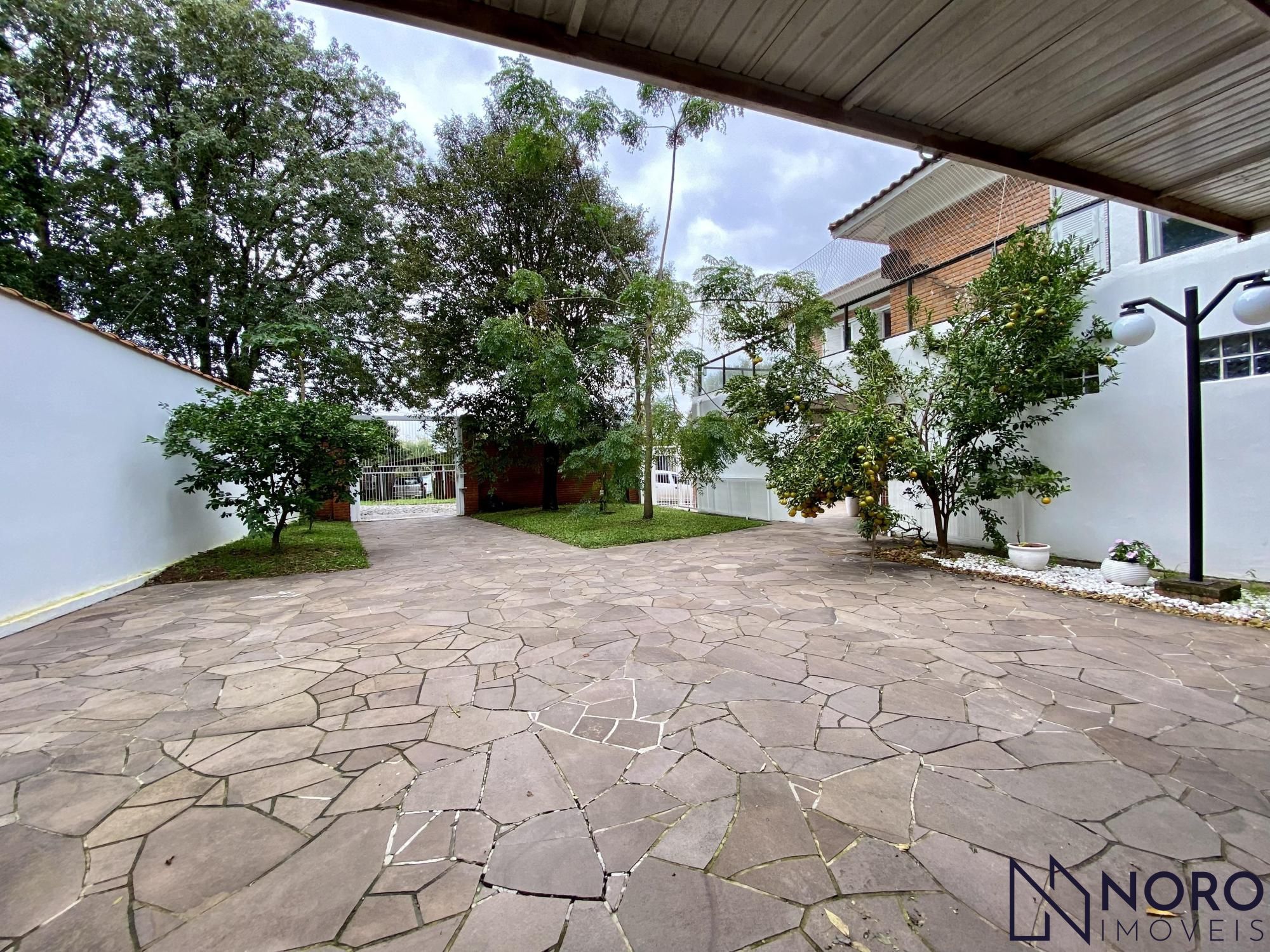 Casa de campo em área urbana com terreno de 1.160m² e 800m² de área construida