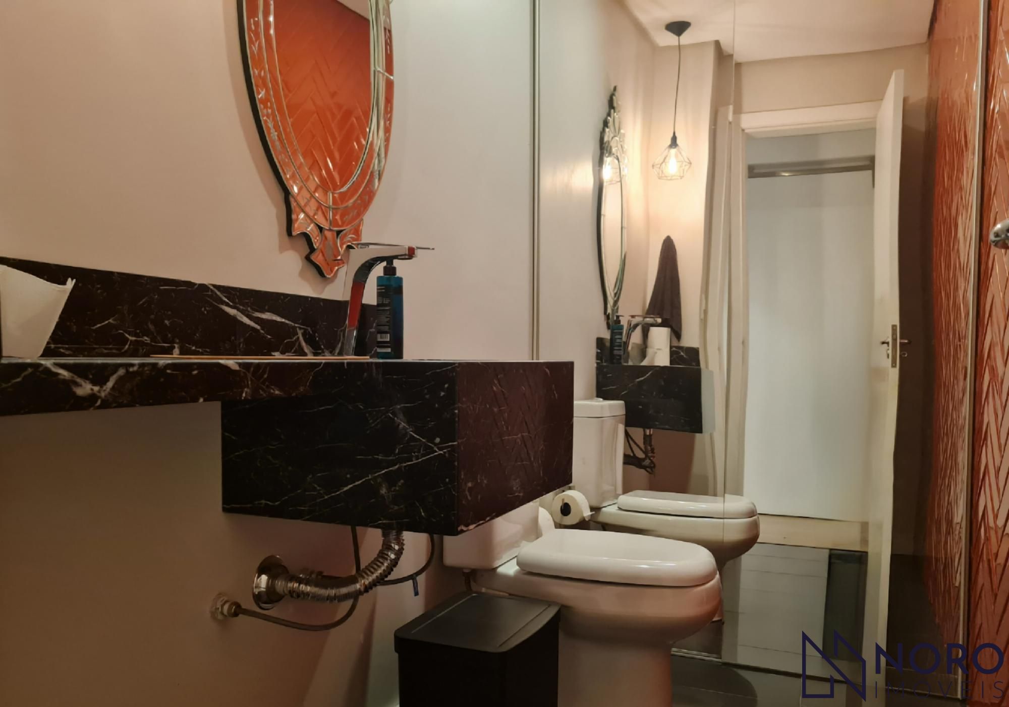Apartamento Espaçoso com 3 Suítes e 2 Vagas no Centro de Santa Maria
