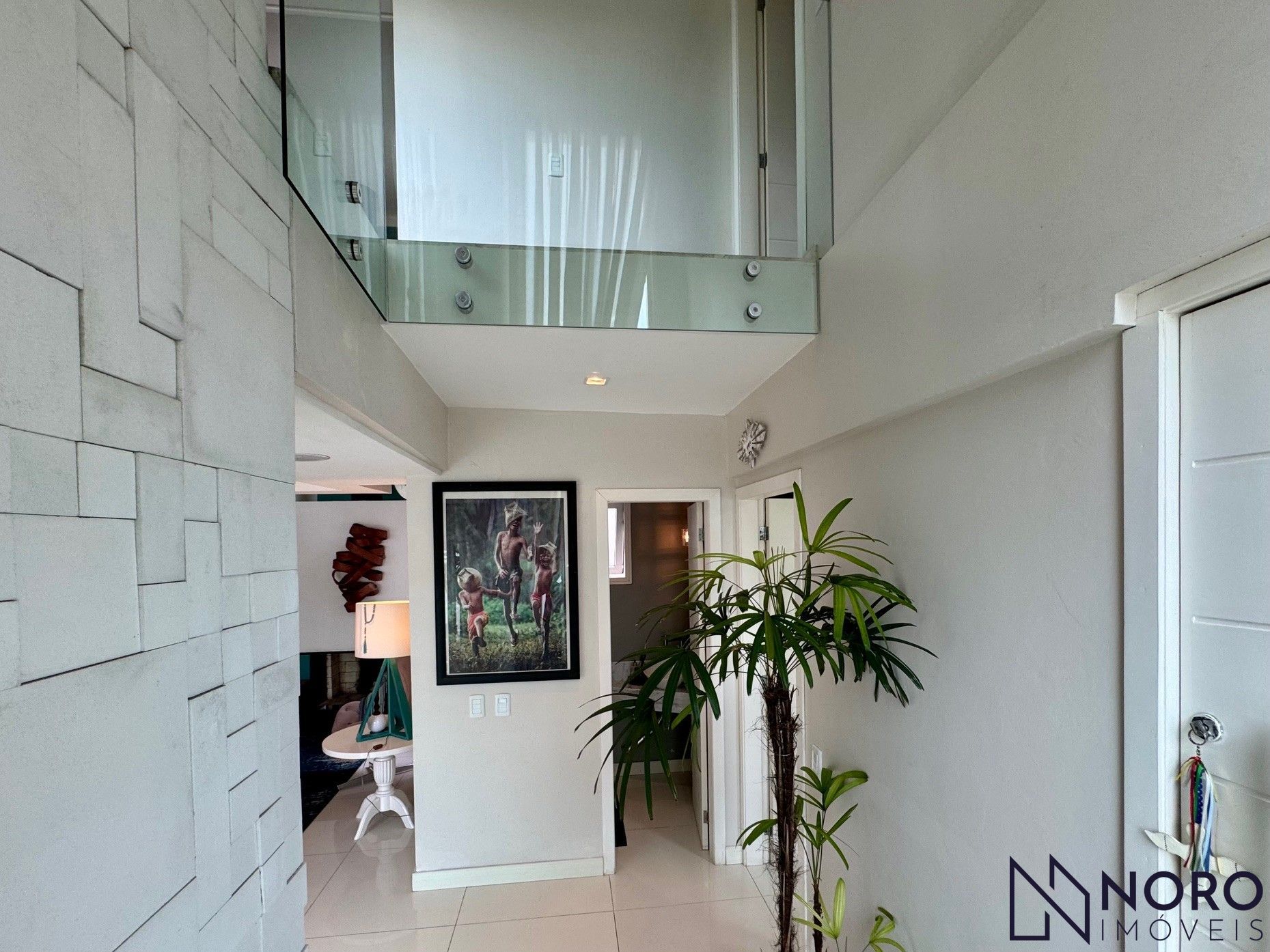 Casa de esquina no Bairro Noal com 3 suítes, 290 m² e área gourmet com piscina!