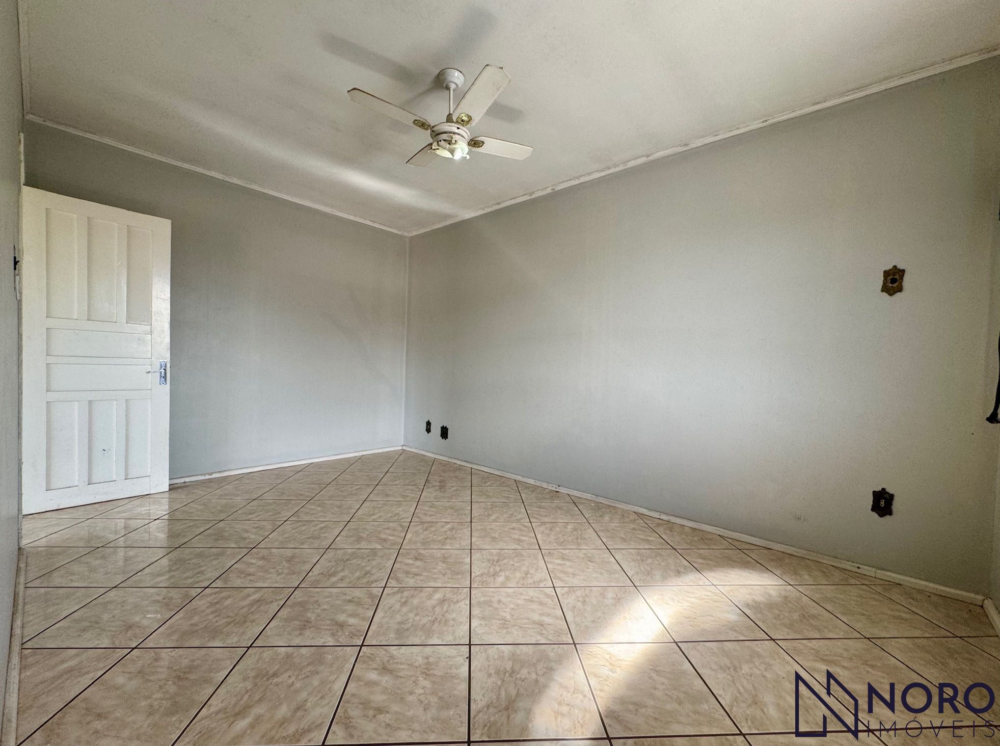 Casa alvenaria com aproximadamente 250 m² 4 dormitórios 2 su