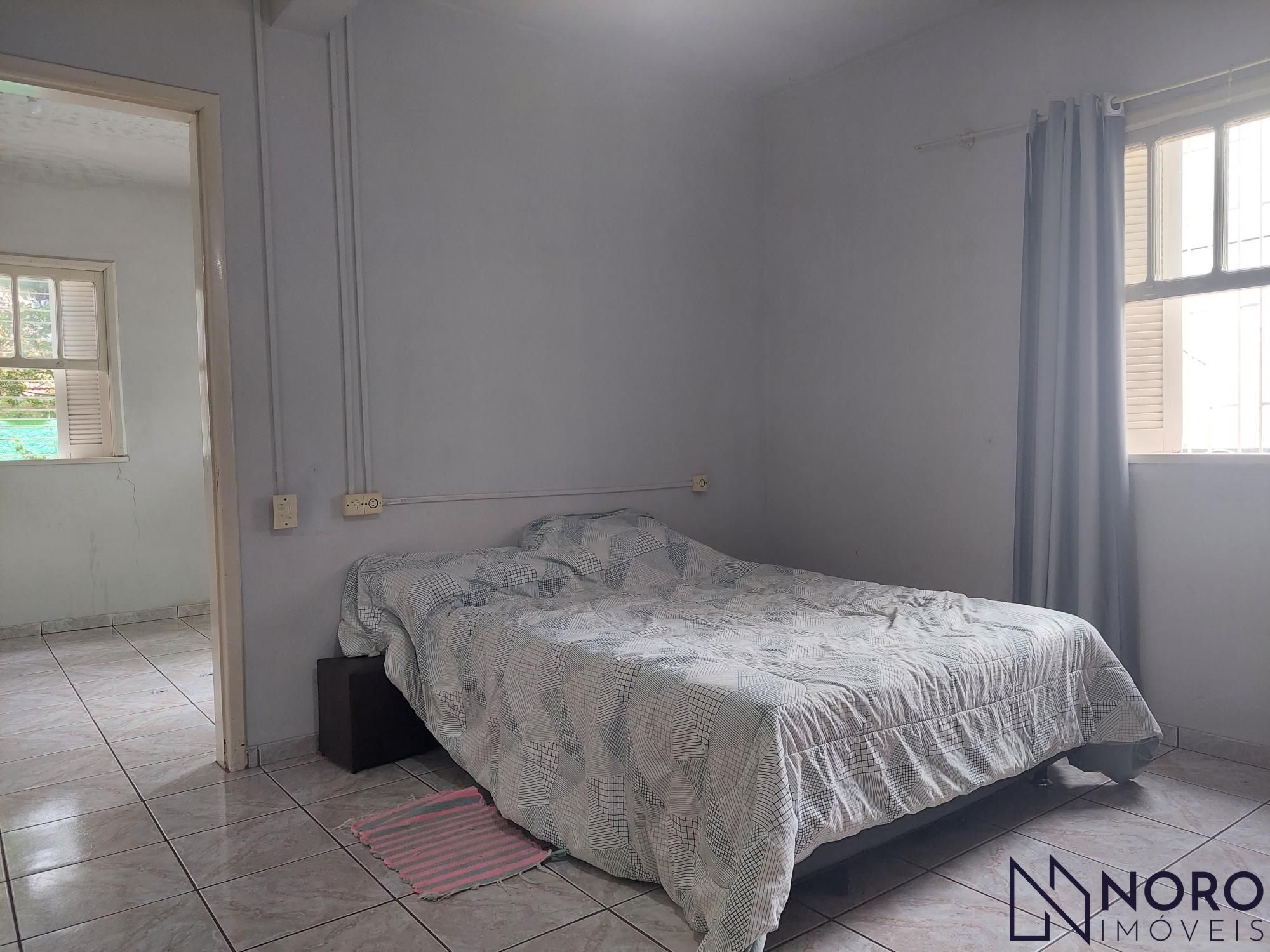 Casa mista com 3 dormitórios e 3 vagas de garagem na manoel ribas