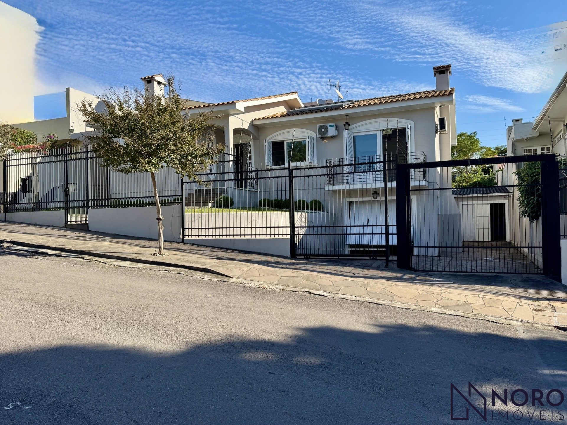 Casa espaçosa com 3 dormitórios, 1 suíte, piscina para locação no João Goulart