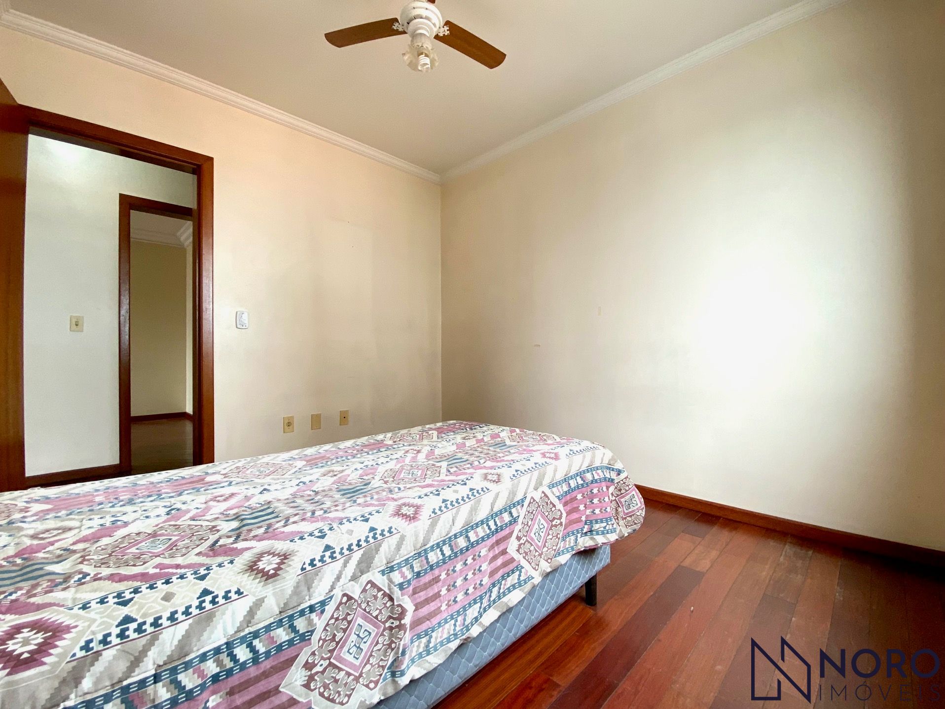 Apartamento Central frente 3 dormitorios suíte sacada próximo Hospital HC bus UF