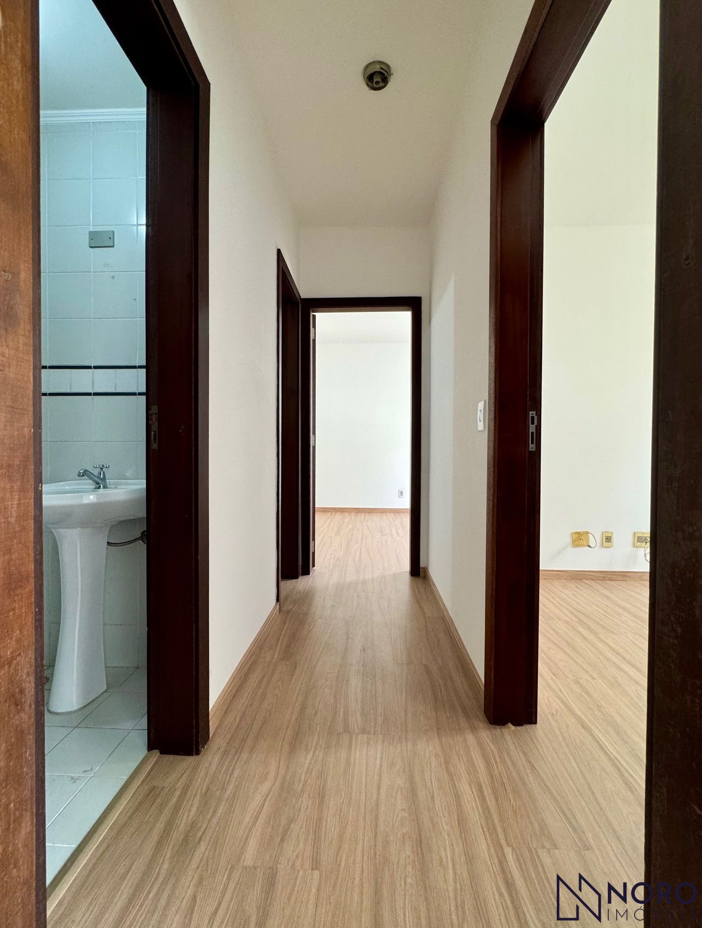 Apartamento central 2 dormitórios 2 banhos box 2 elevadores salão festas