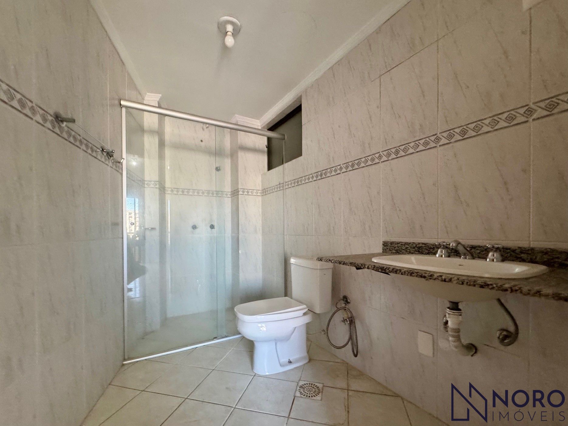 Venda – Apartamento semimobiliado no Centro, 2 dormitórios com suíte!
