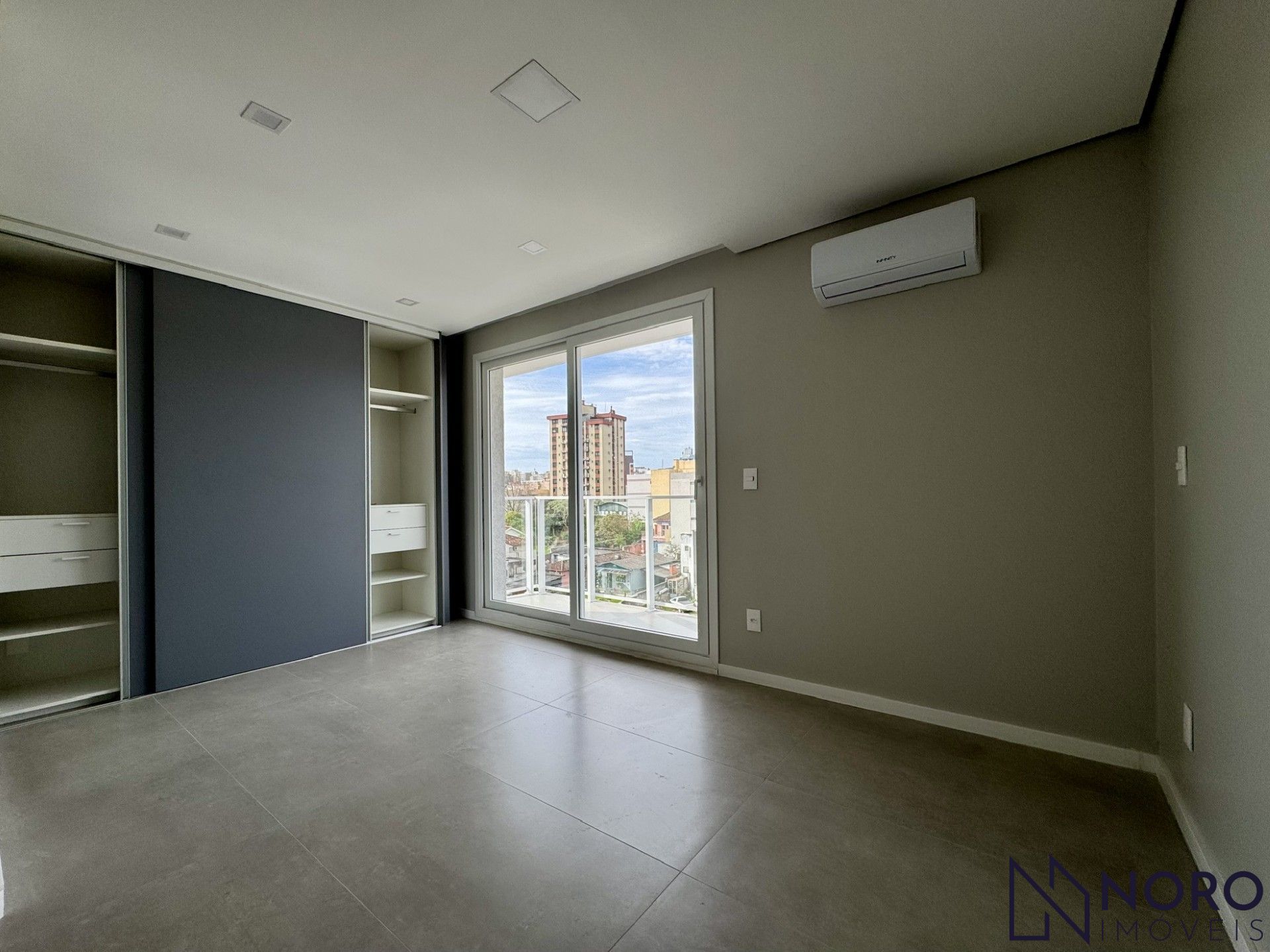 Apartamento à venda / 2dormitórios/1 suíte / 2 vagas de garagem/ Bairro Mediane