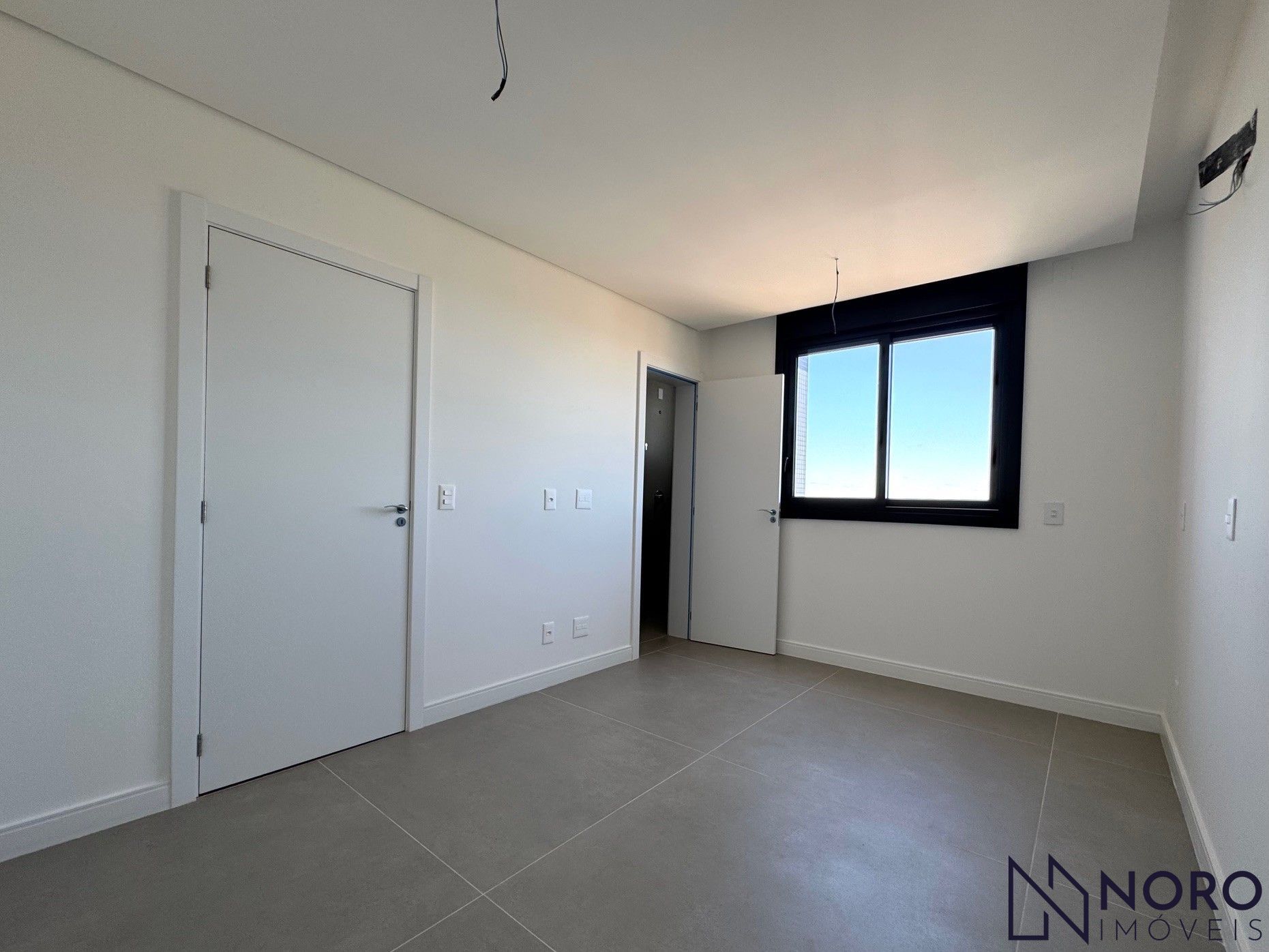 Apartamento 2 suítes living 2 ambientes cozinha integrada 2 box para camionetas