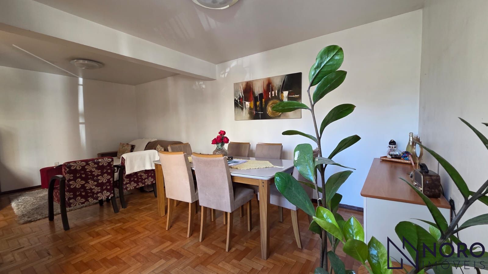 Casa com 3 Dormitórios, Espaço Independente e Garagem à Venda em Região Central