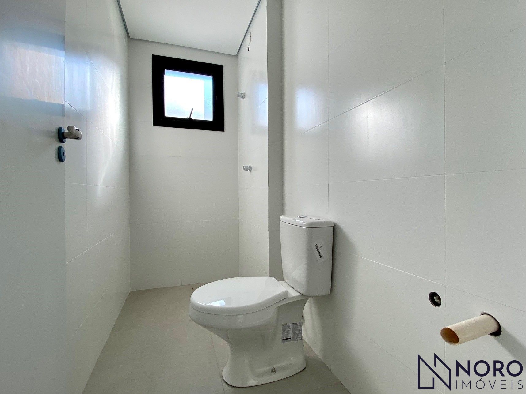 Apartamento com 02 dormitórios, 2 sacadas, churrasqueira e garagem