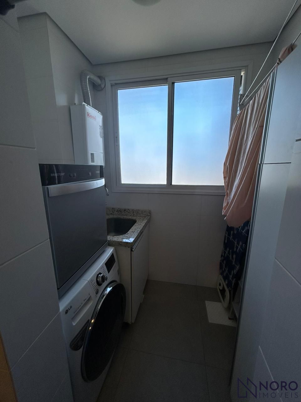 Apartamento Semimobiliado de 2 Dormitórios com Suíte no Edifício Vivaz
