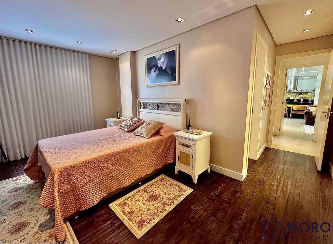 Apartamento de 2 dormitórios com suíte e 2 vagas no Bairro Lourdes
