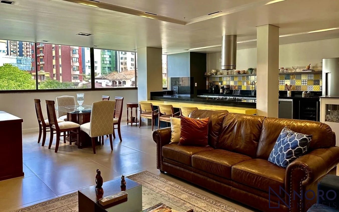 Apartamento de 2 dormitórios com suíte e 2 vagas no Bairro Lourdes
