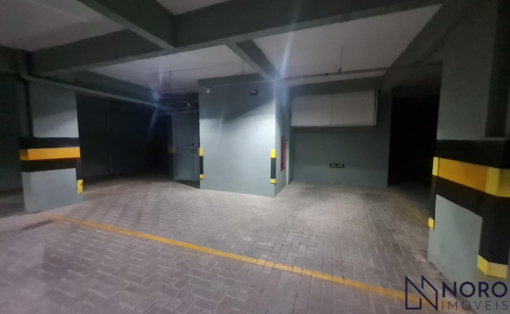 Apartamento com Suíte, Closet e 2 Vagas – Mobiliado, Leste/Norte, com Vidro Dupl