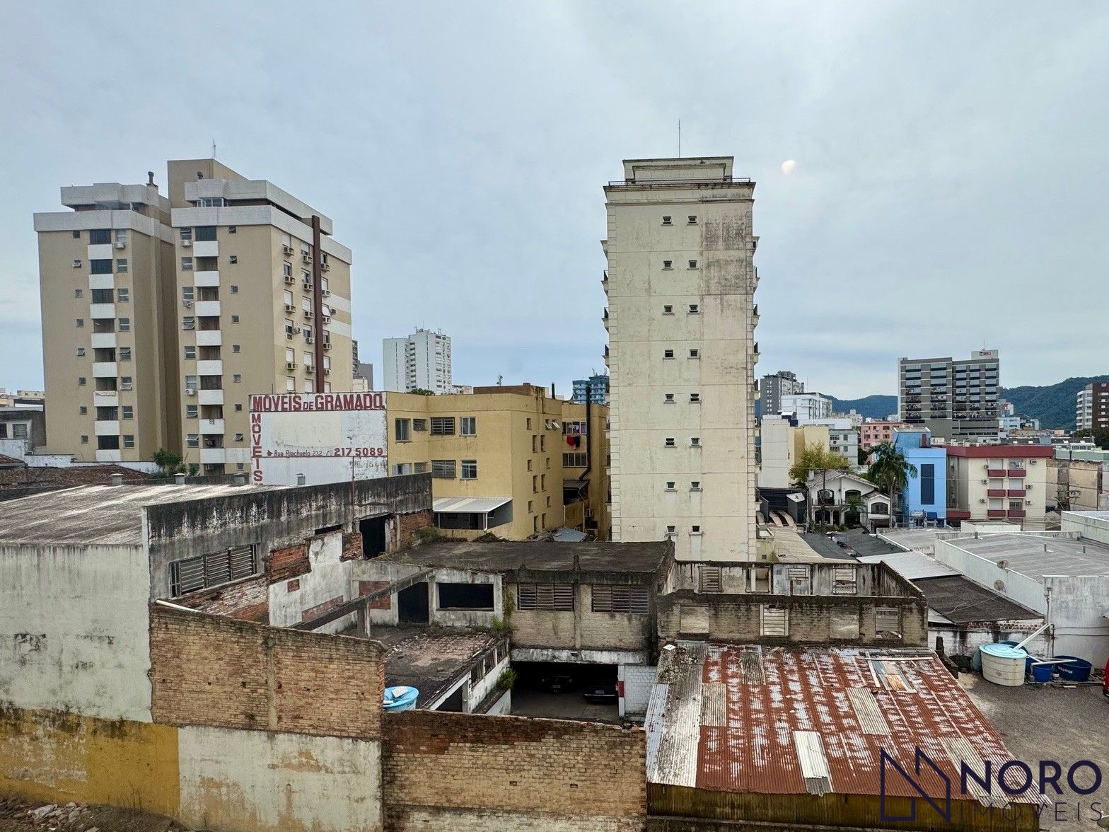 Apartamento 2 Dormitórios com Sacada e Churrasqueira no Centro de Santa Maria