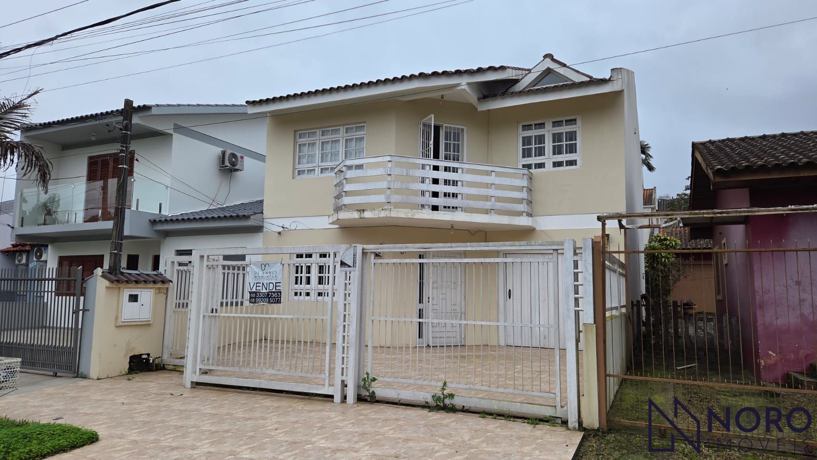 Casa com 3 dormitórios, suíte com closet e hidromassagem e 2 vagas na Madre Paul