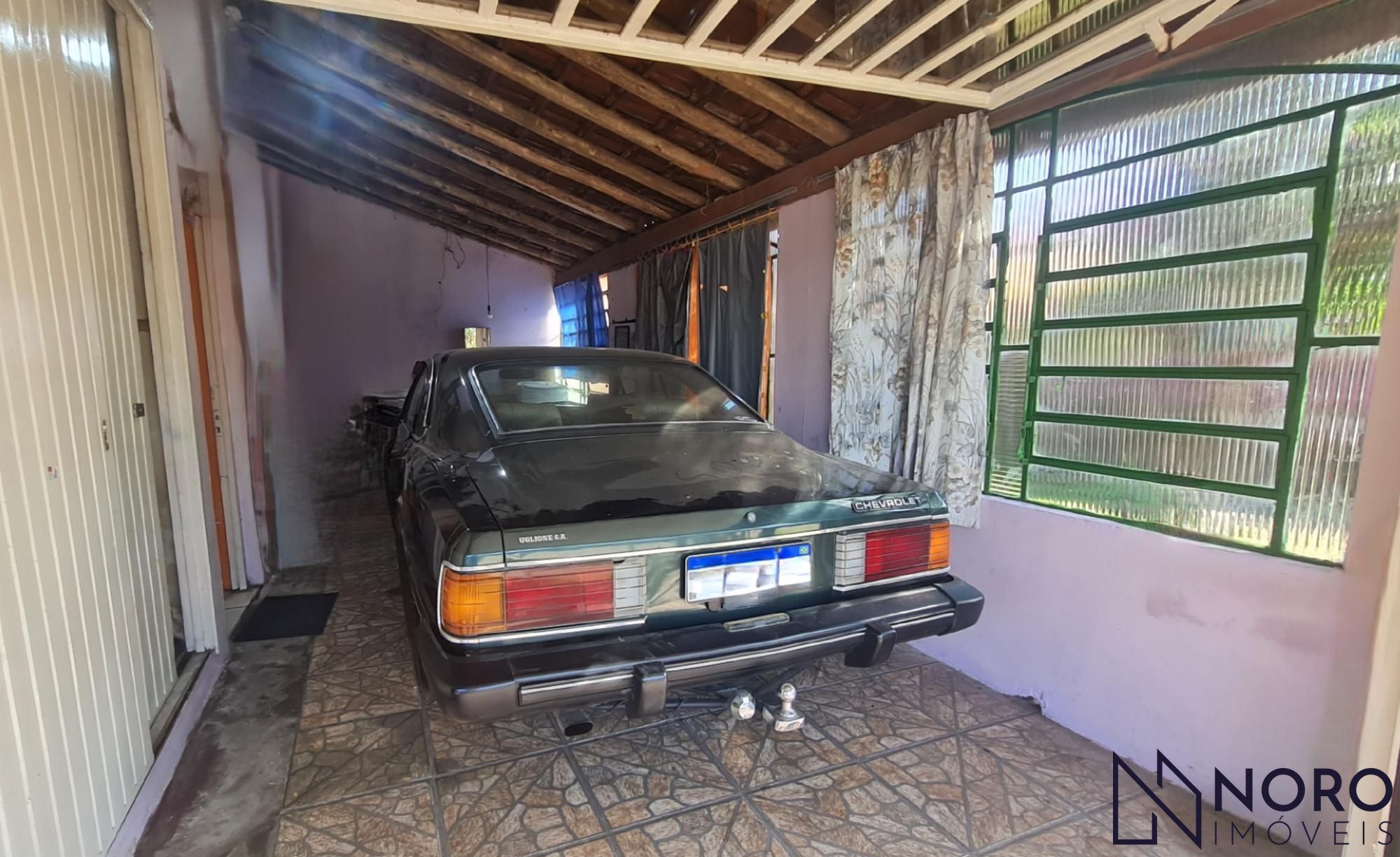 Casa duplex de esquina com 2 dormitórios, 2 banheiros, sala de estar estar e jan
