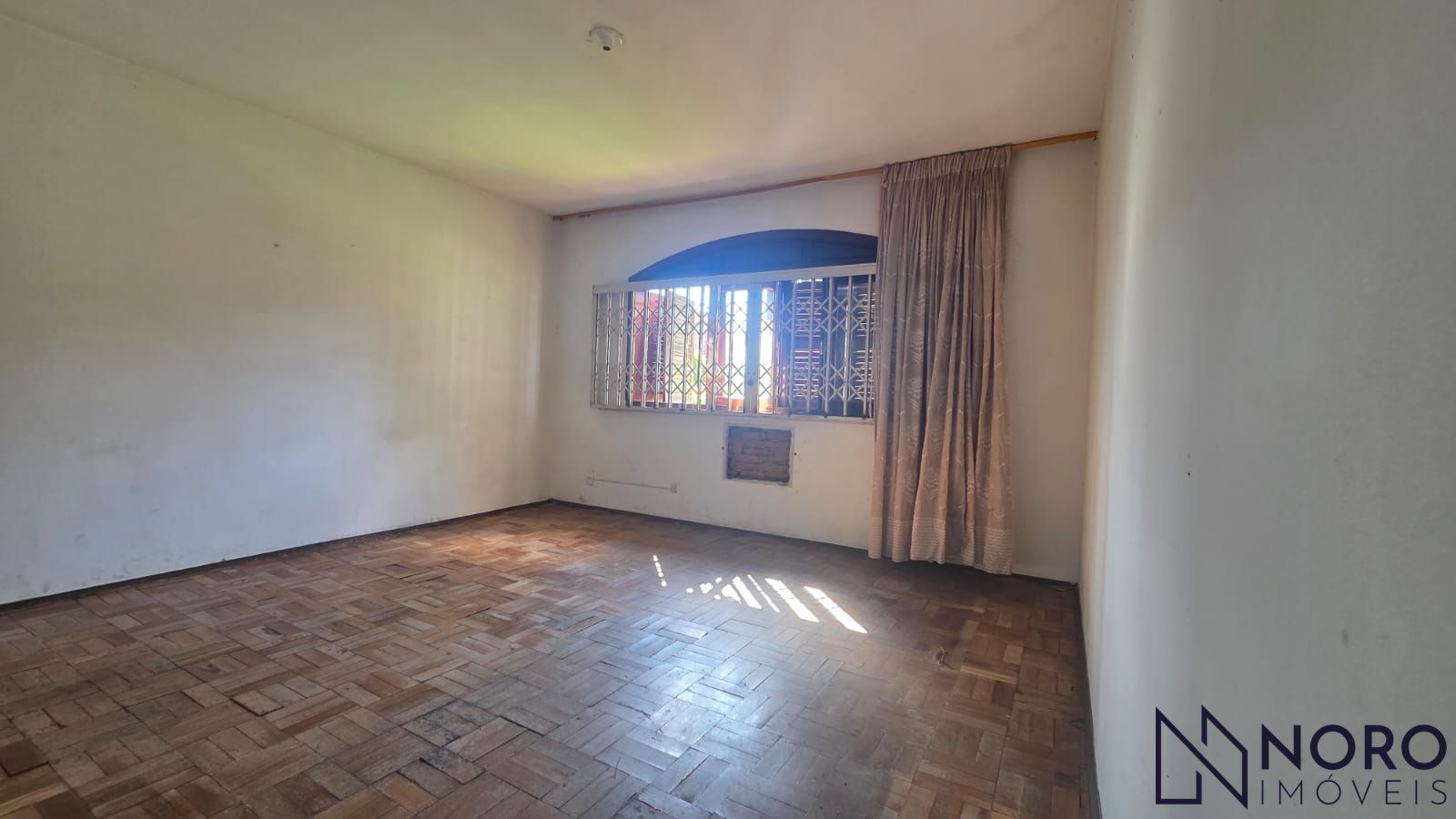 Casa com 3 dormitórios e amplo terreno de 759 m² no Bairro Rosári