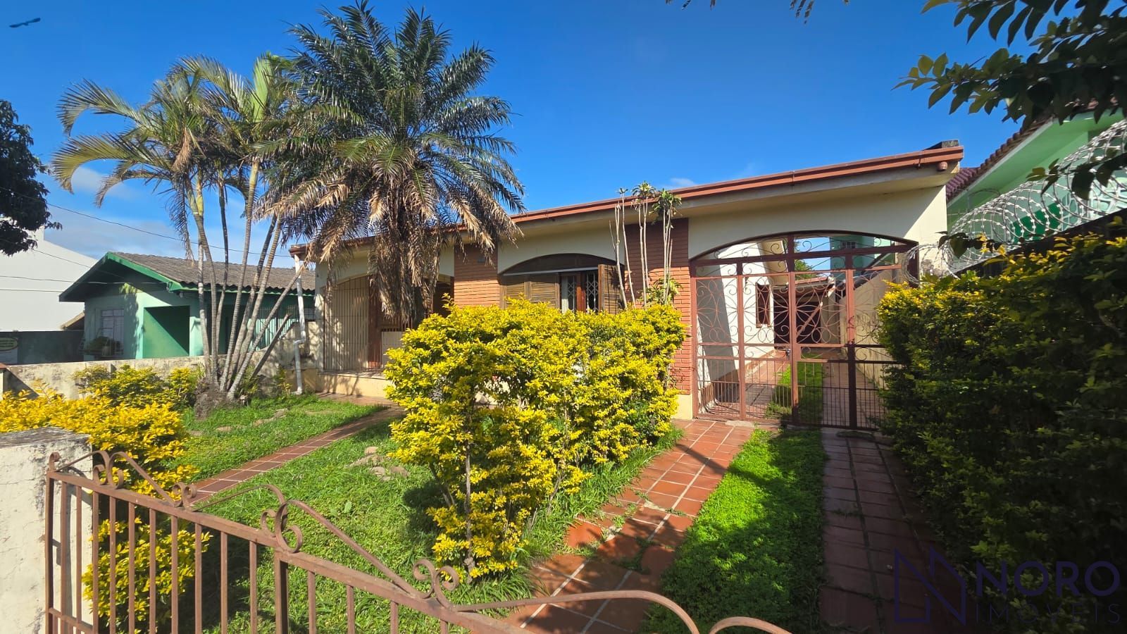 Casa com 3 dormitórios e amplo terreno de 759 m² no Bairro Rosári