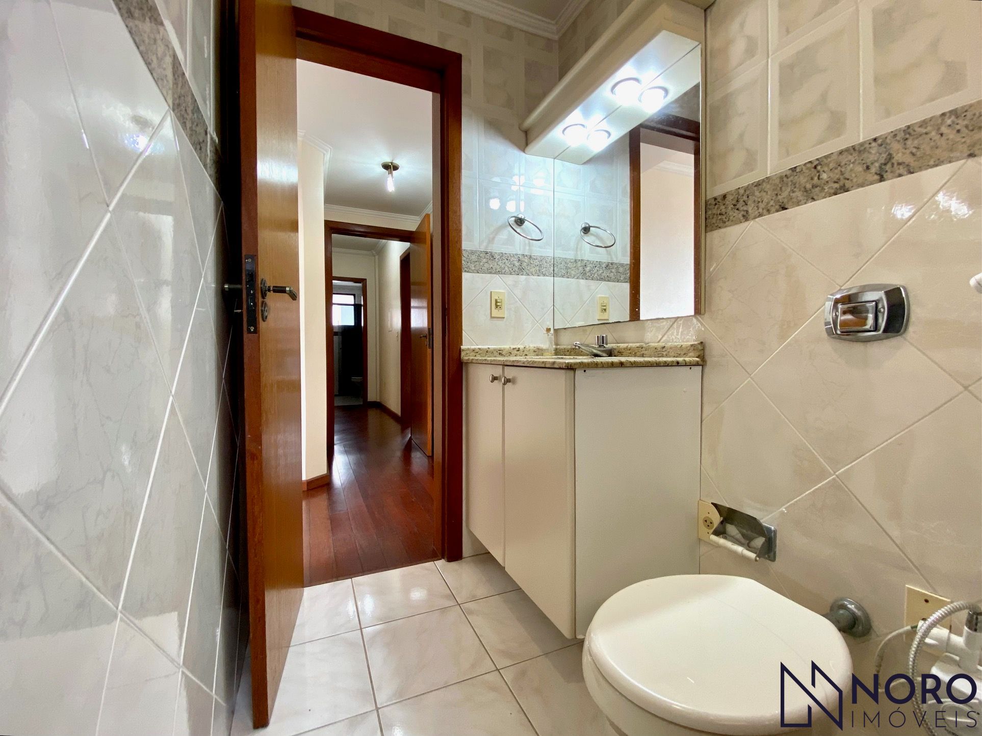Apartamento Central frente 3 dormitorios suíte sacada próximo Hospital HC bus UF