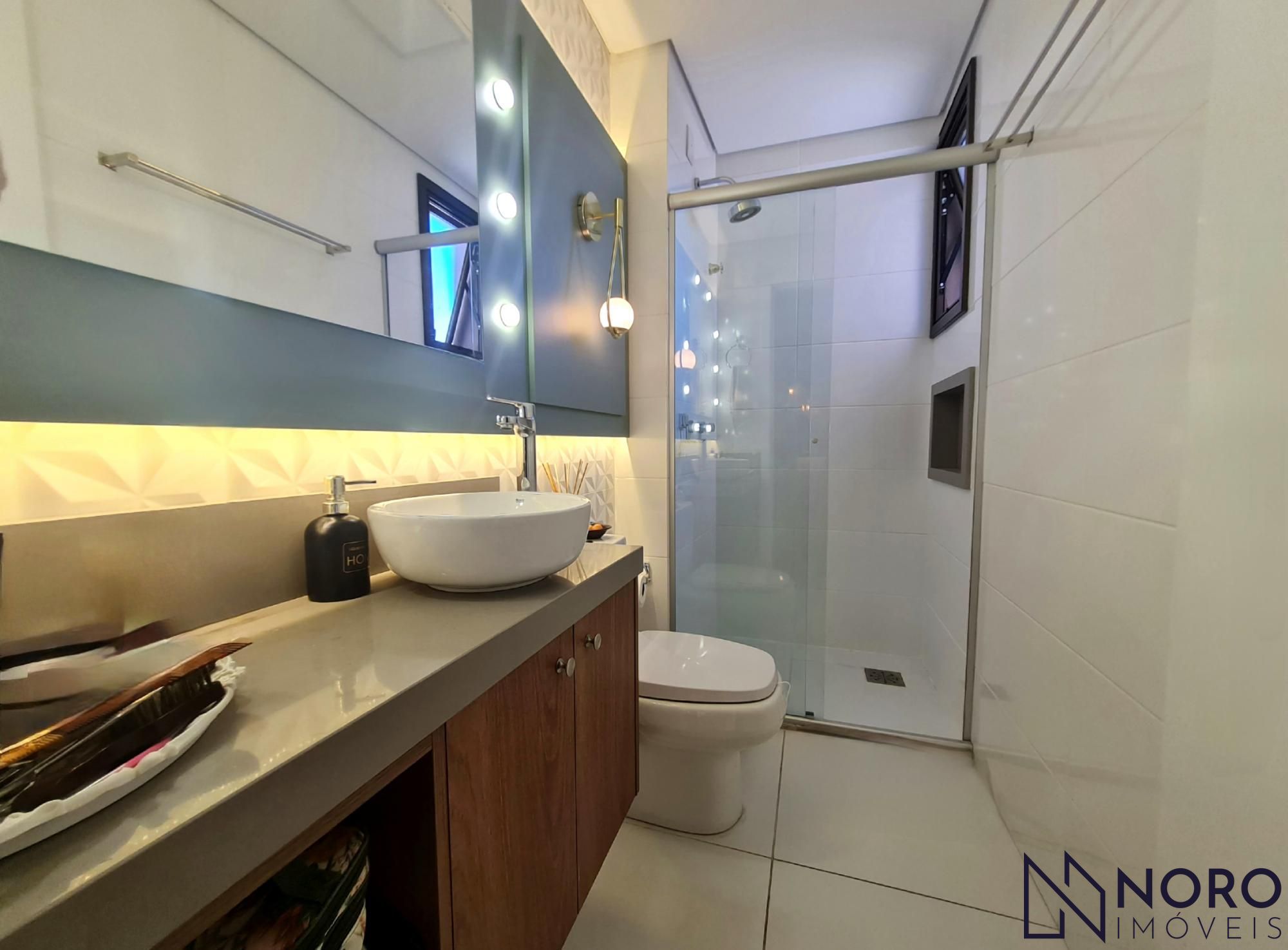 Apartamento Mobiliado com 3 Dormitórios, Suíte e 2 Garagens – Amplo, Moderno e c