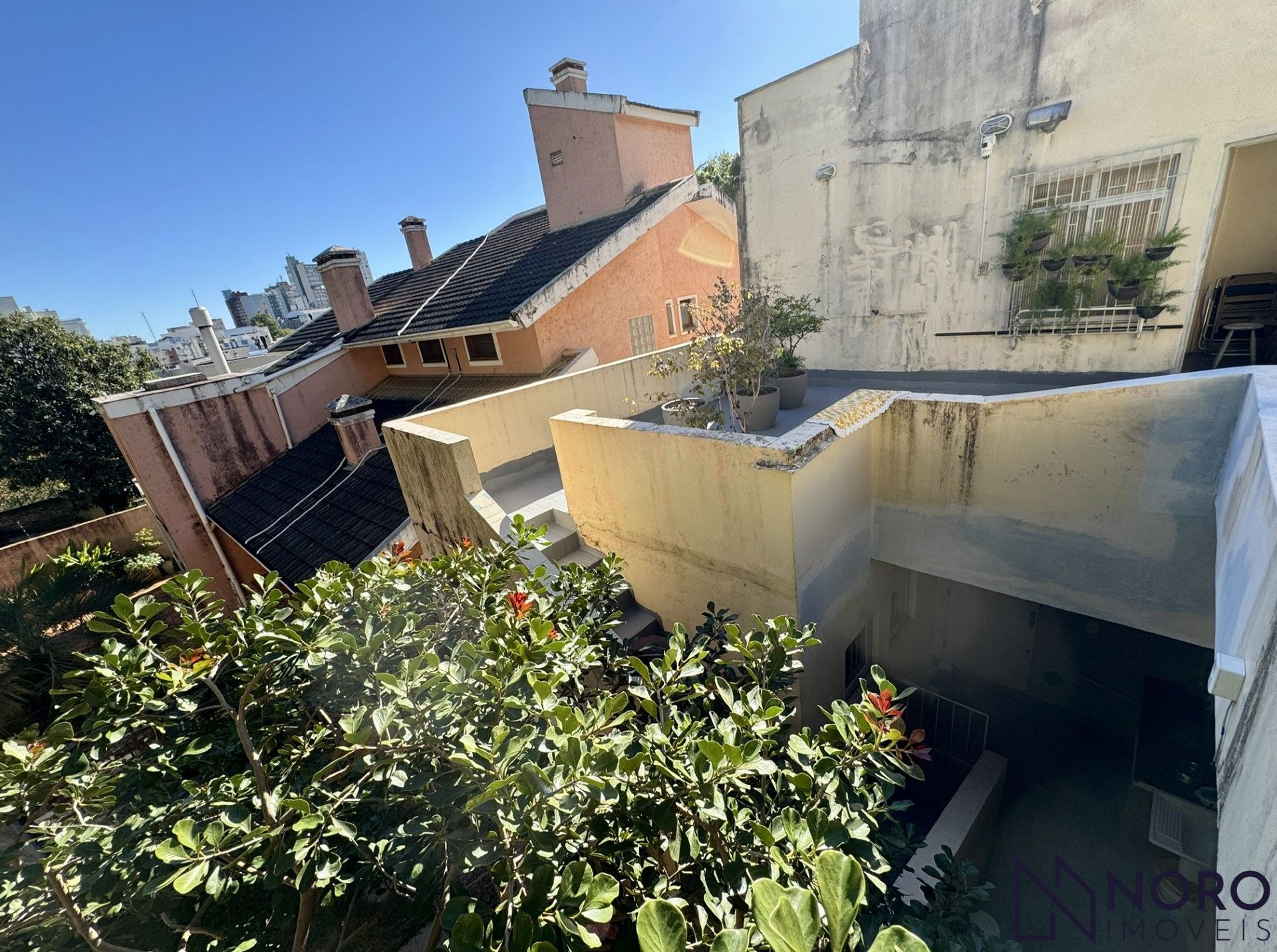 Casa 3 dormitórios (1 suite) 4 vagas na trav. Domingos trevisan-centro