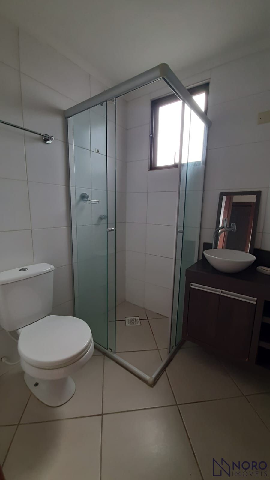 Apartamento Semi Mobiliado com 2 Dormitórios, Suíte, Churrasqueira e Garagem