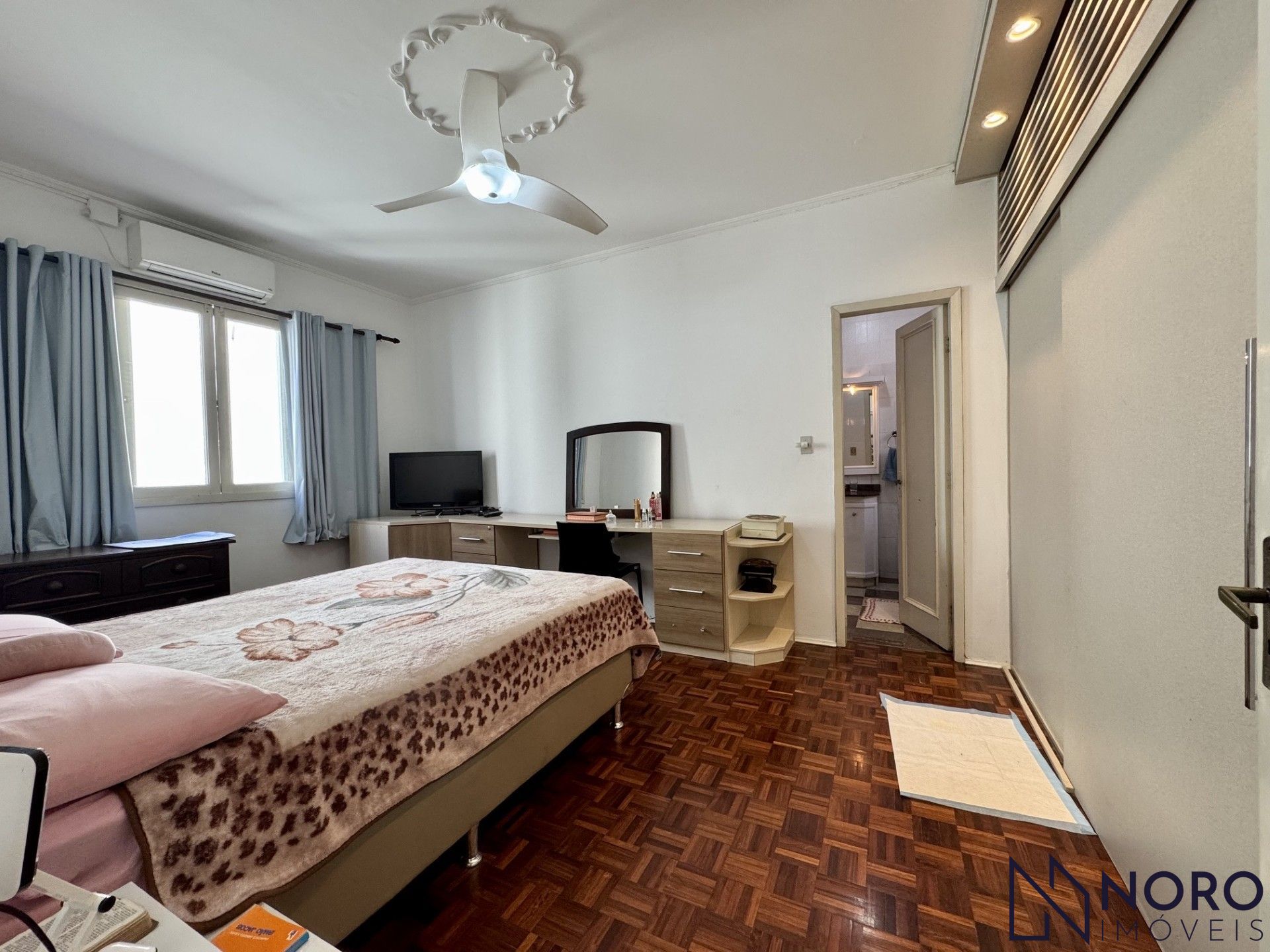 Casa 3 dormitórios (1 suite) 4 vagas na trav. Domingos trevisan-centro