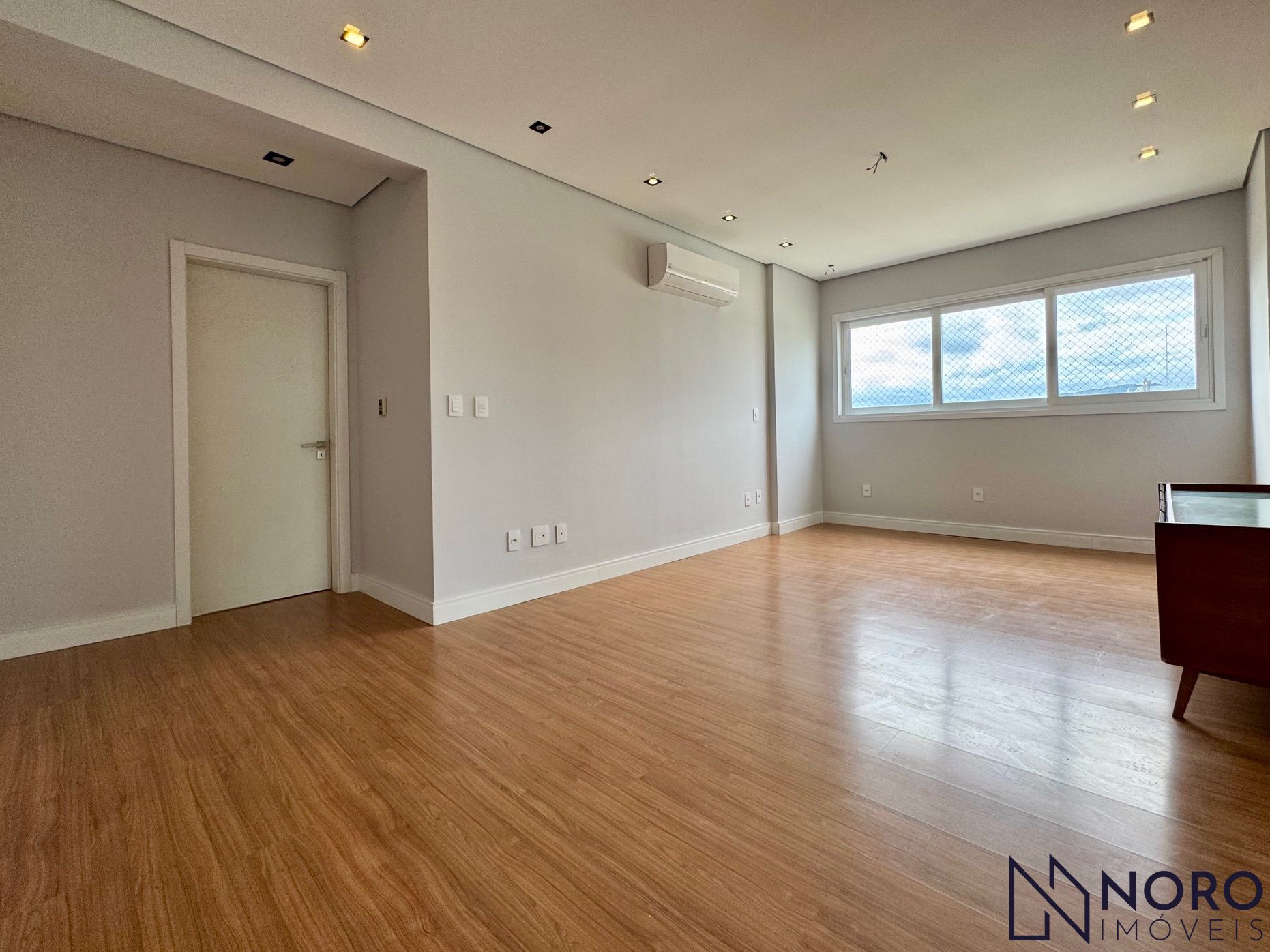 Apartamento andar inteiro, 200,24m² privativo, 3 suítes, 360º de vista panorâmic