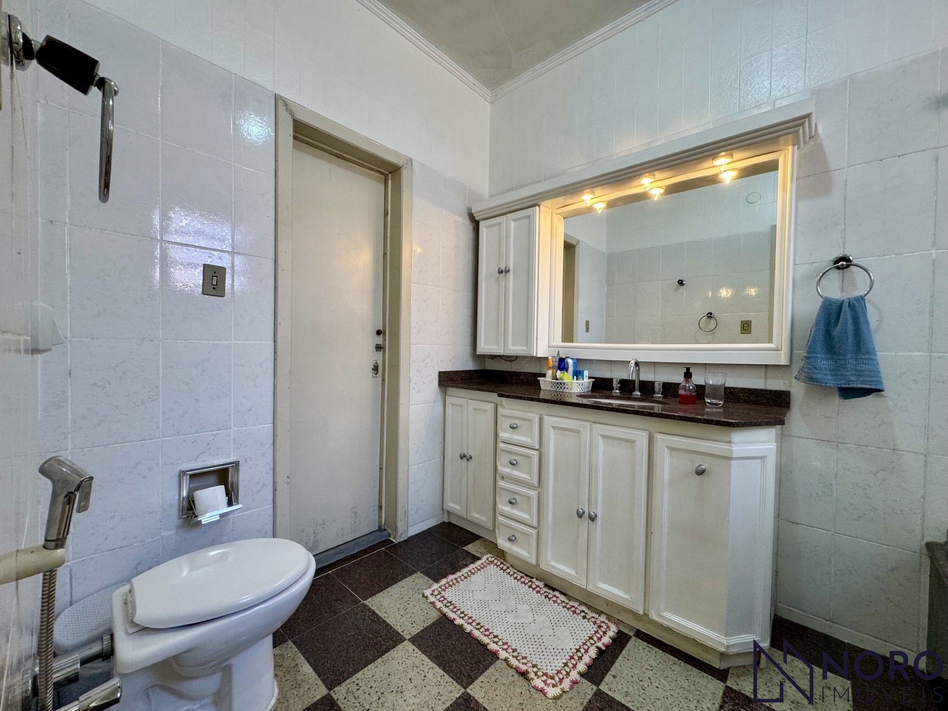 Casa 3 dormitórios (1 suite) 4 vagas na trav. Domingos trevisan-centro