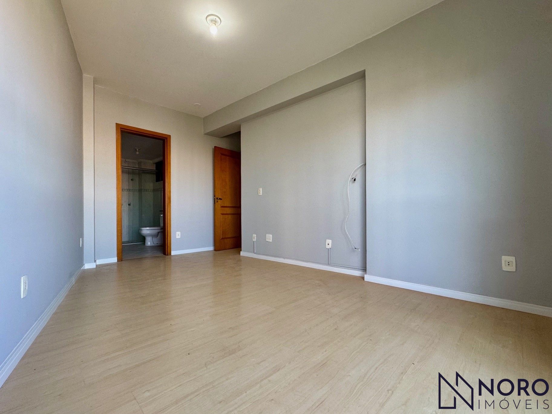 Venda – Apartamento semimobiliado no Centro, 2 dormitórios com suíte!