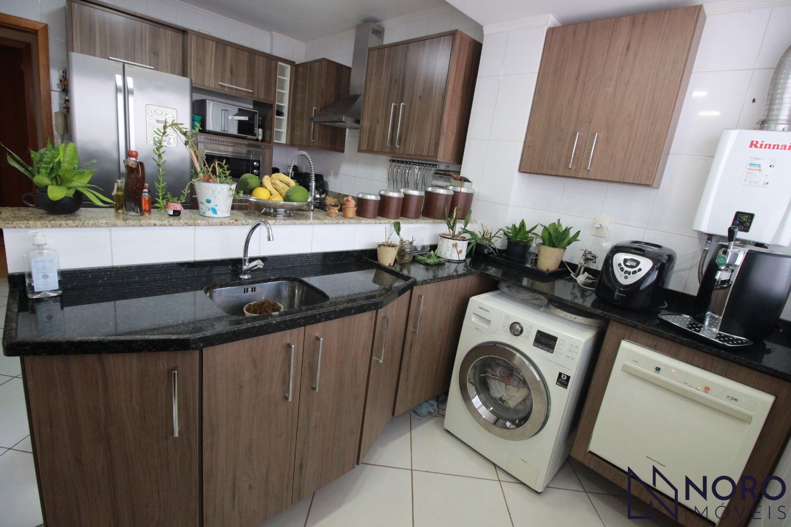 Amplo Apartamento com 4 Dormitórios, Suíte e Espaço Gourmet