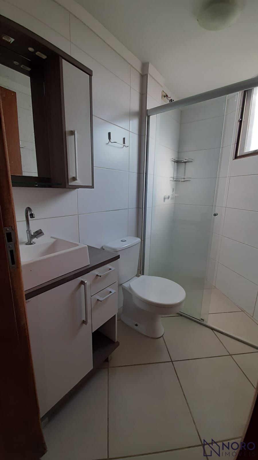 Apartamento Semi Mobiliado com 2 Dormitórios, Suíte, Churrasqueira e Garagem