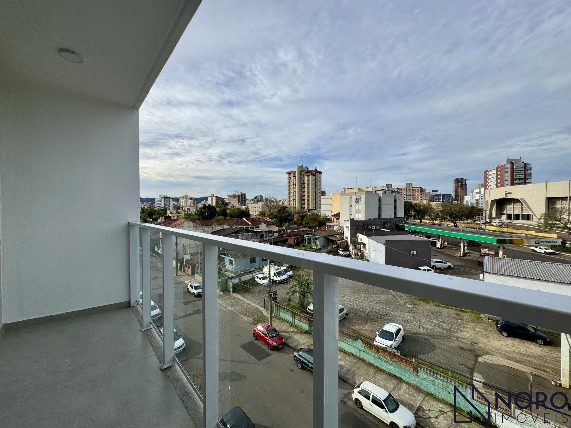 Apartamento à venda / 2dormitórios/1 suíte / 2 vagas de garagem/ Bairro Mediane