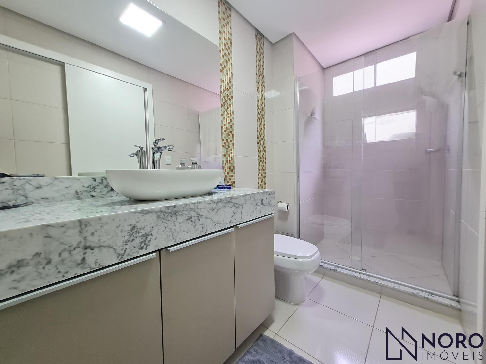Apartamento Espaçoso com 3 Suítes e 2 Vagas no Centro de Santa Maria