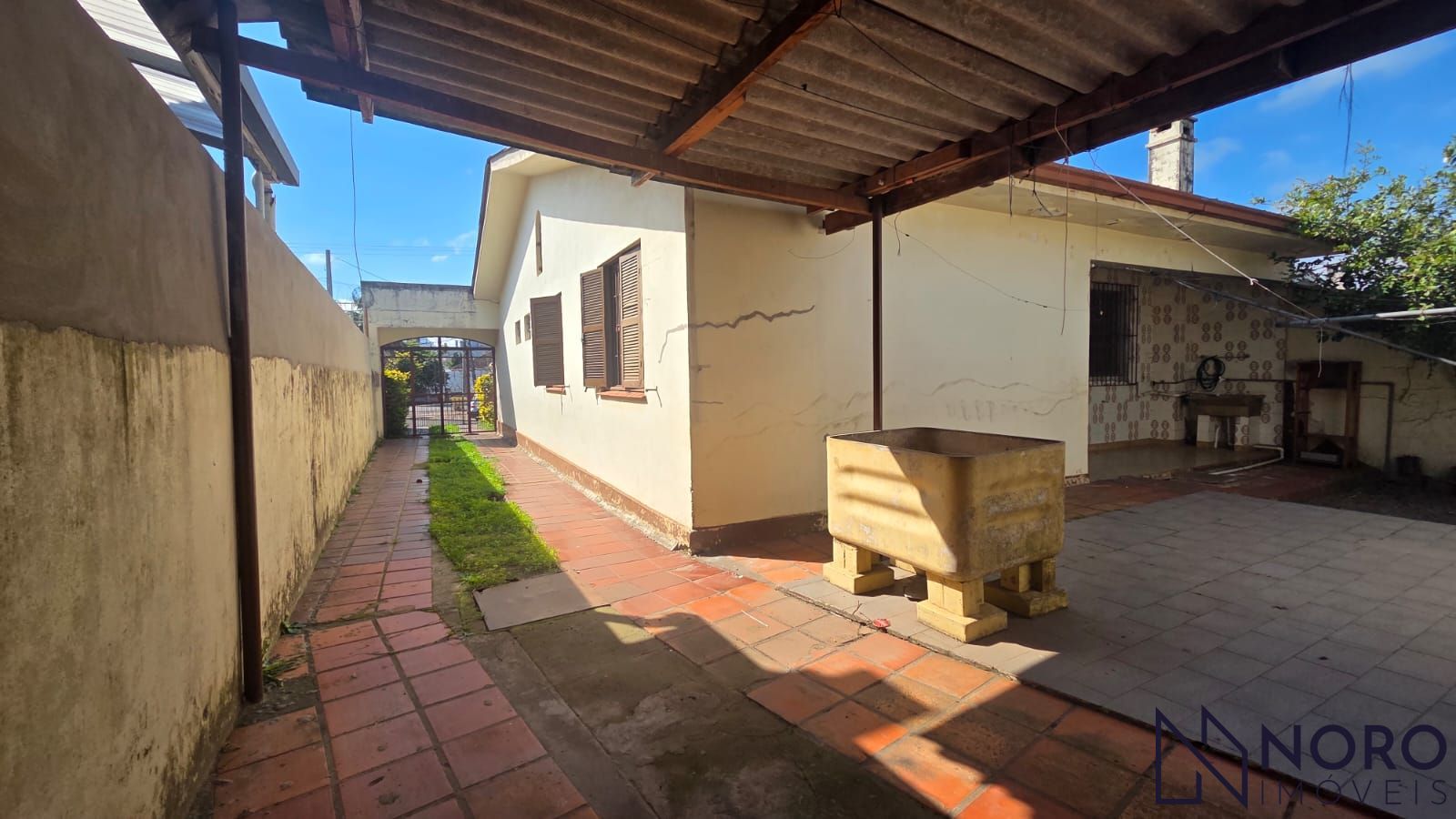 Casa com 3 dormitórios e amplo terreno de 759 m² no Bairro Rosári