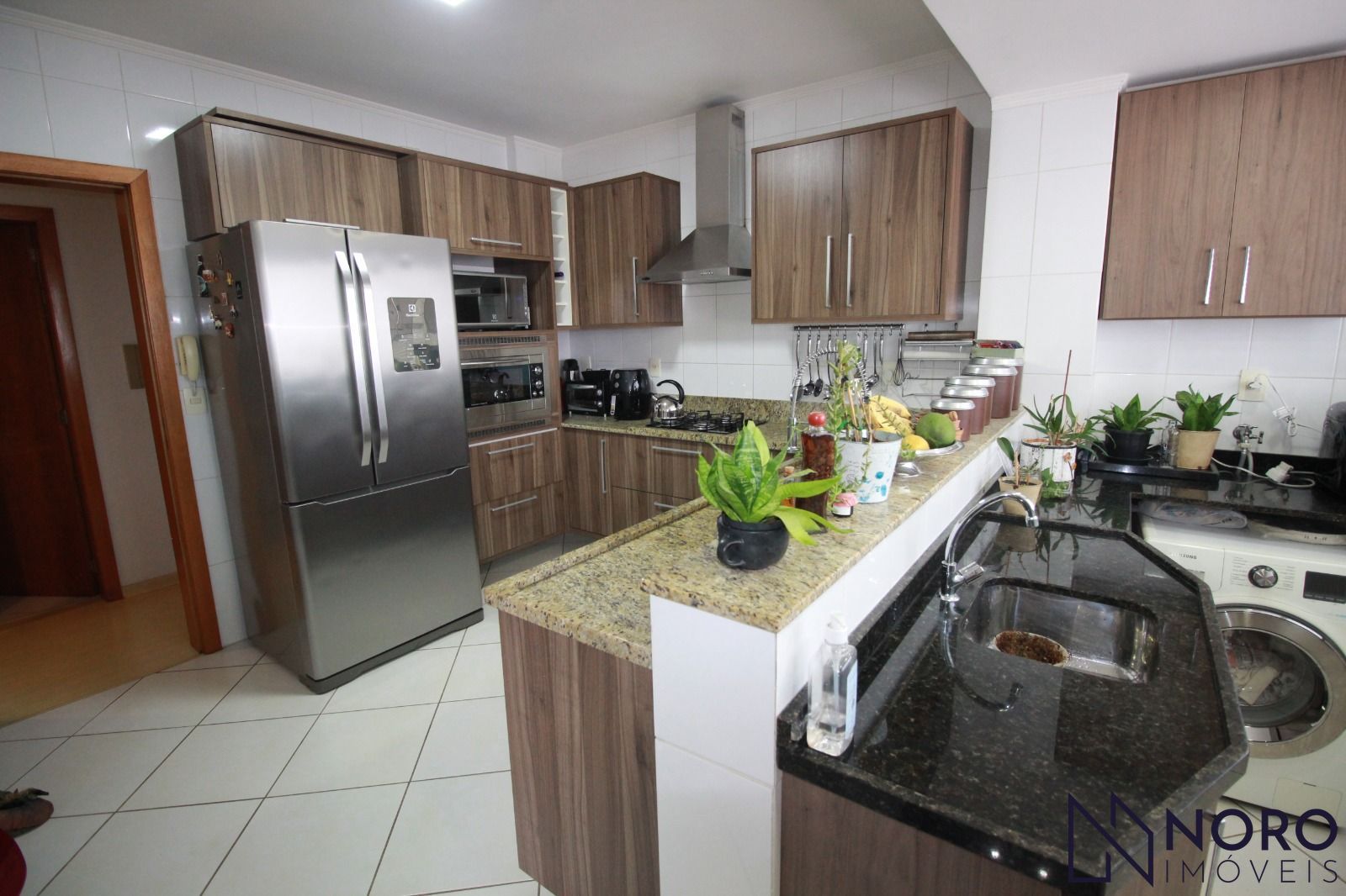 Amplo apartamento com 4 dormitórios, suíte e espaço gourmet