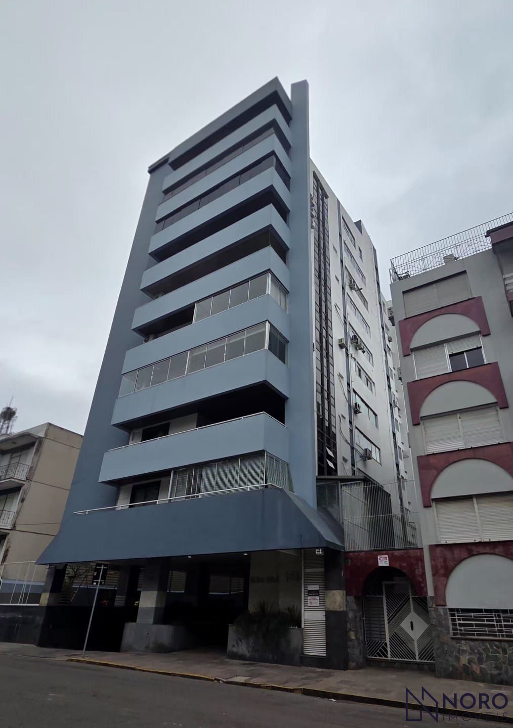 Apartamento semimobiliado com 2 dormitórios e suíte próximo à UFN
