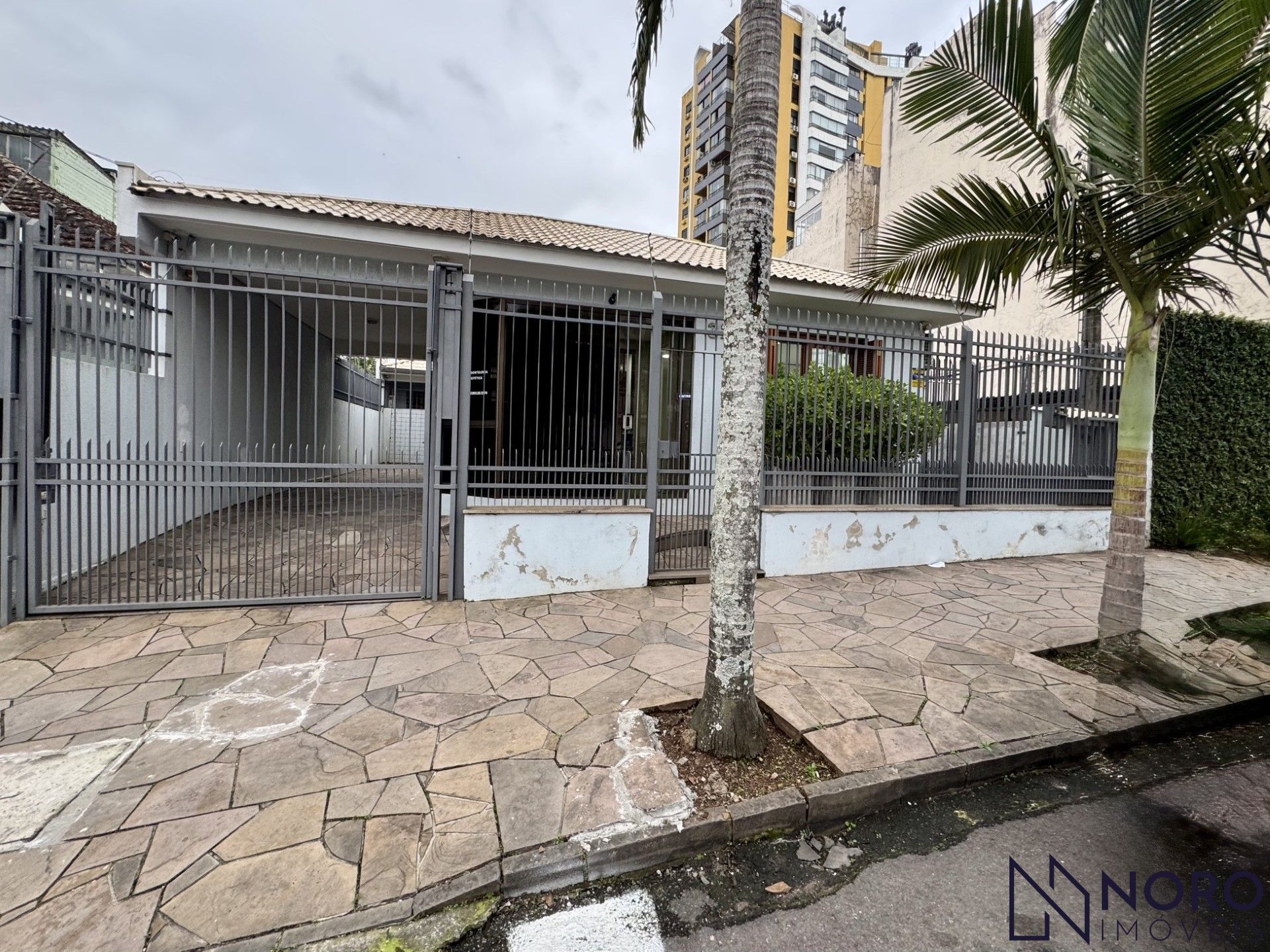 Casa Comercial com 5 Salas e Garagem para Locação no Bairro Fátima! - foto 1