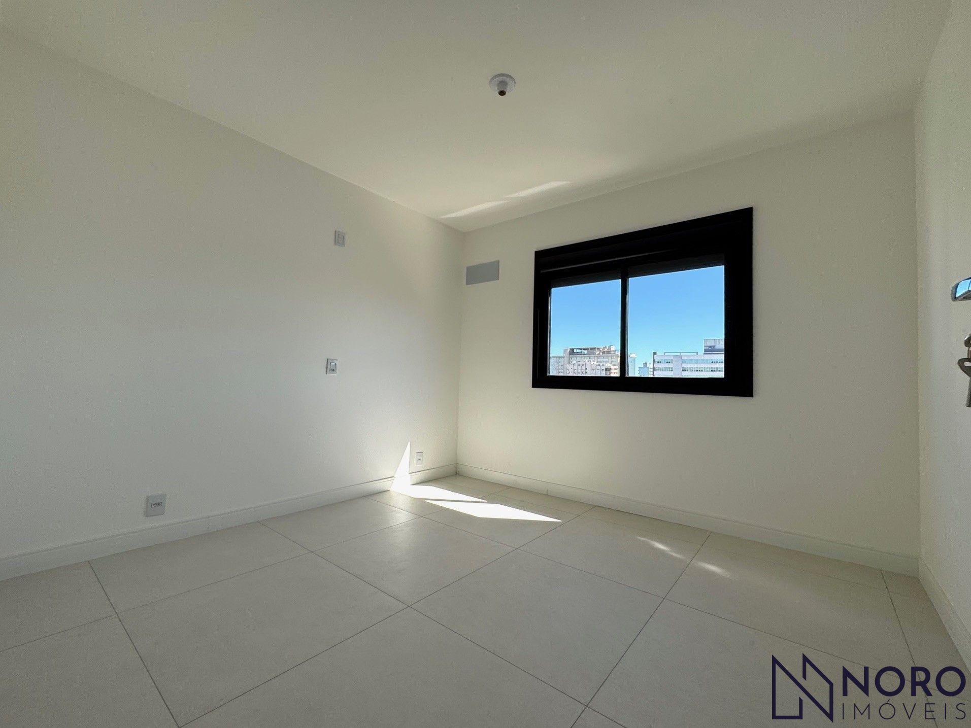 Apartamento novo central 2 dormitórios garagem sacada churrasqueira andar alto v